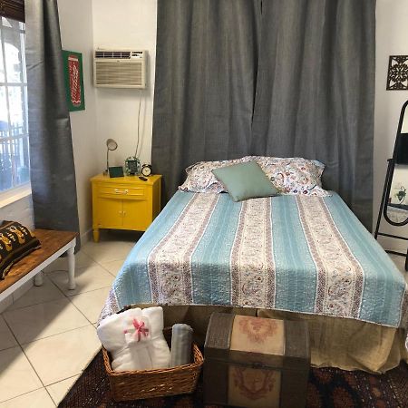 Private Room In The Heart Of Calle Ocho ไมอามี ภายนอก รูปภาพ